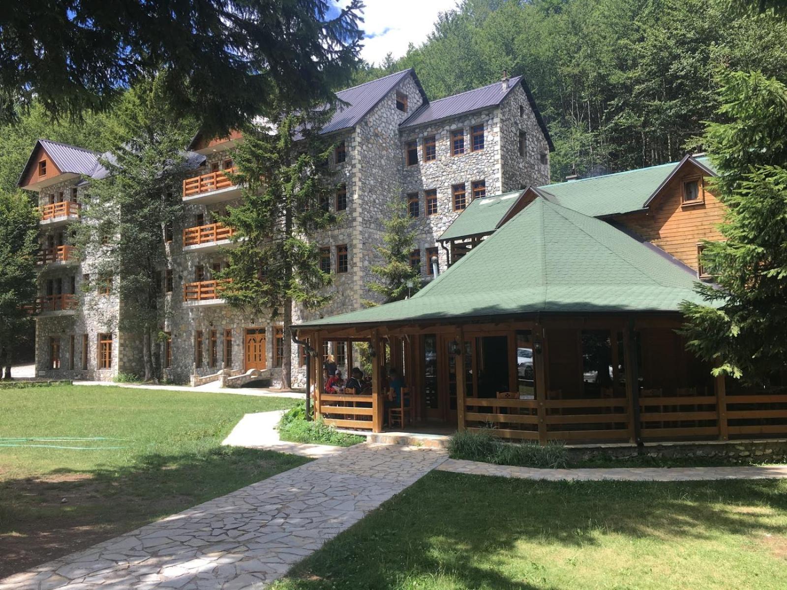 ולבונה Fusha E Gjes Hotel מראה חיצוני תמונה