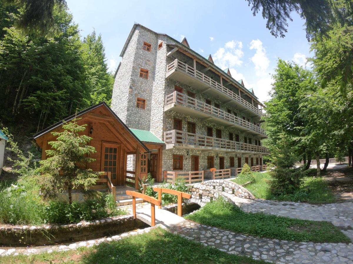 ולבונה Fusha E Gjes Hotel מראה חיצוני תמונה